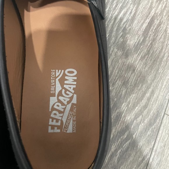 Salvatore Ferragamo Size 9 Dress shoes